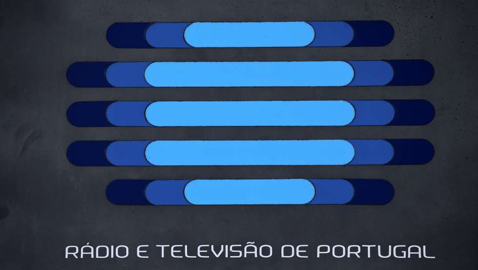 Na sua intervenção durante o debate quinzenal com o primeiro-ministro, o líder parlamentar do CDS-PP criticou a transmissão, em 16 de novembro, do programa "Sex symbols — transgénero" na RTP2