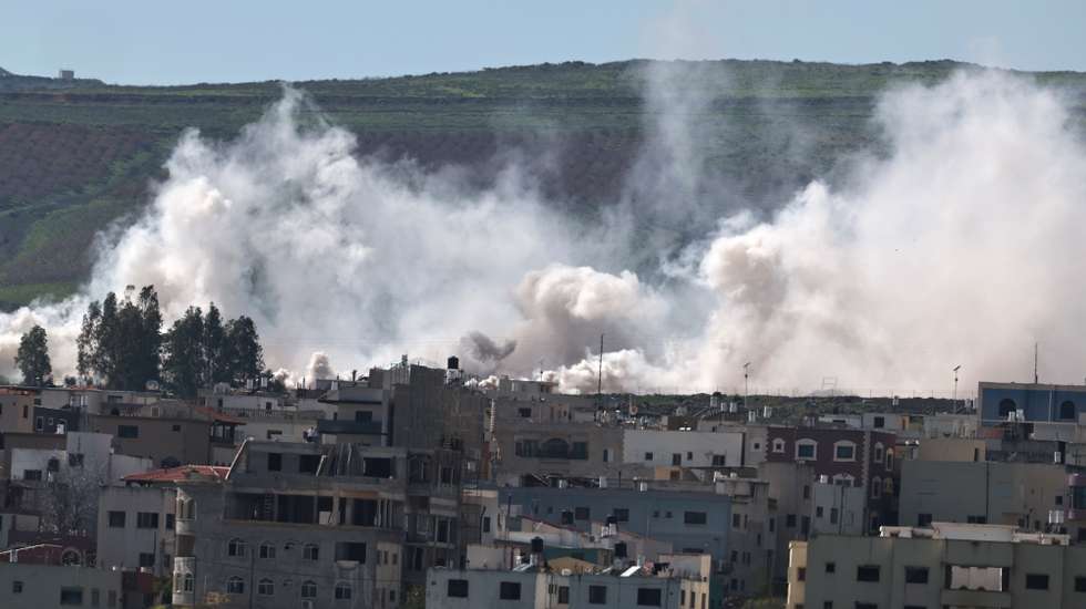 epa12827159 Smoke rises from the Lebanese side of the border as a result of Israeli shelling as seen from the northern Israel-Lebanon border, 17 March 2026. The Israeli military stated it is conducting strikes across Lebanon targeting Hezbollah infrastructure and personnel.  EPA/ATEF SAFADI