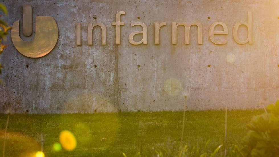 A Comissão Europeia autorizou a colocação no mercado da vacina contra a Covid-19 desenvolvida pela Pfizer e BioNTech