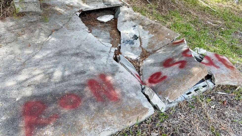 Cemitério afro-americano vandalizado na Flórida