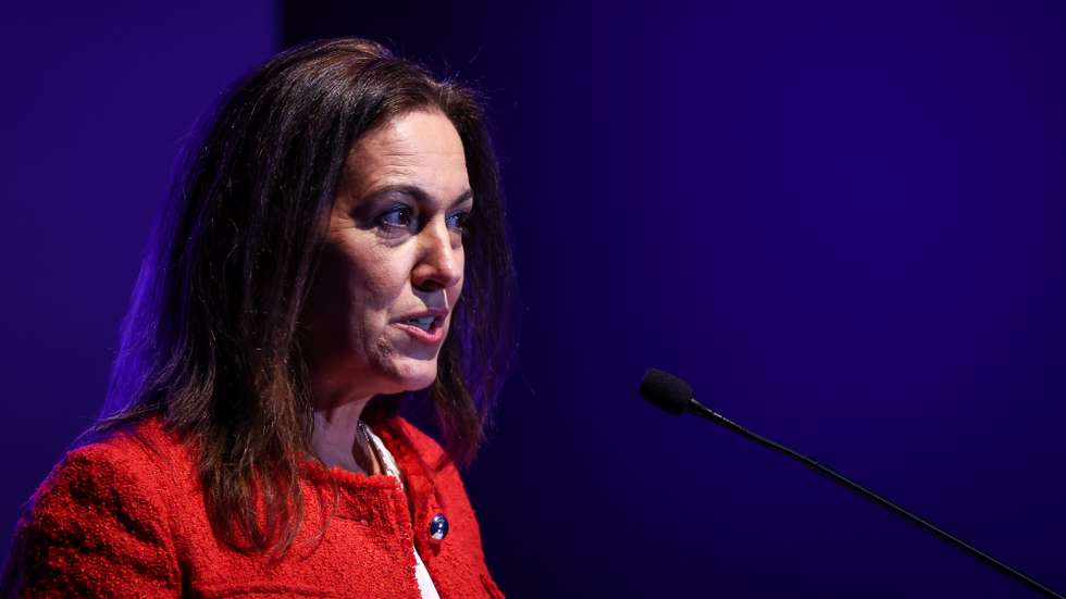 A ministra da Justiça, Rita Alarcão Júdice, discursa durante uma conferencia sobre o combate à Violência contra as Mulheres e Violência Doméstica, em Cascais, 25 de Novembro de 2024. RODRIGO ANTUNES/LUSA