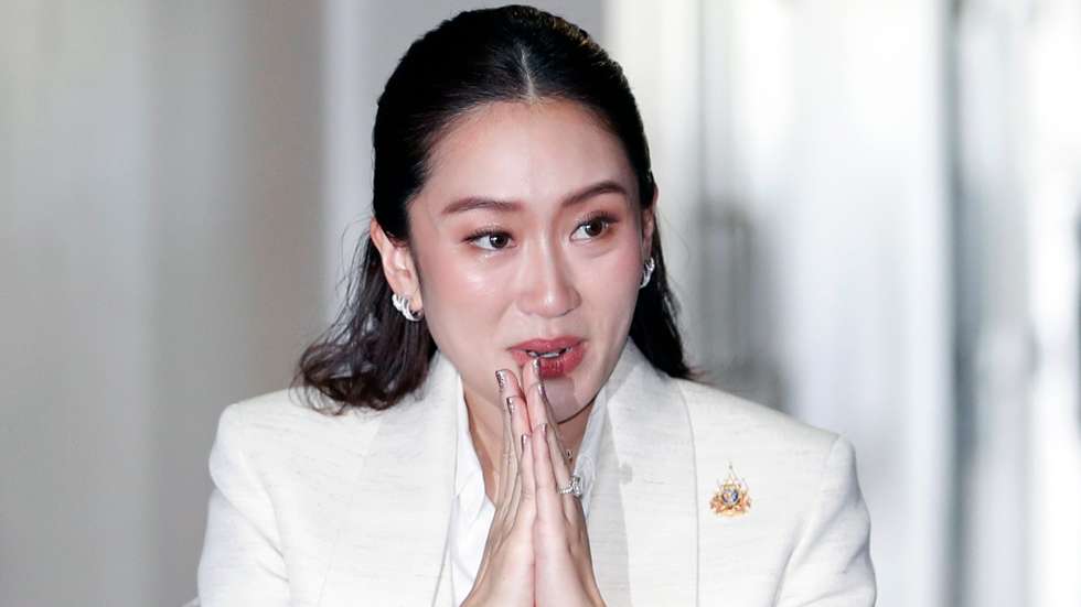 epa11550859 Pheu Thai Party's leader and candidate for prime minister Paetongtarn Shinawatra greets the media upon arrival to monitor the parliamentary vote to elect the new prime minister, at the Pheu Thai Party's headquarters in Bangkok, Thailand, 16 August 2024. The ruling Pheu Thai Party and alliance parties will nominate Paetongtarn Shinawatra, the youngest daughter of ousted former premier Thaksin Shinawatra, in the parliamentary vote to become Thailand's 31st prime minister and form the 11 party coalition government.  EPA/RUNGROJ YONGRIT