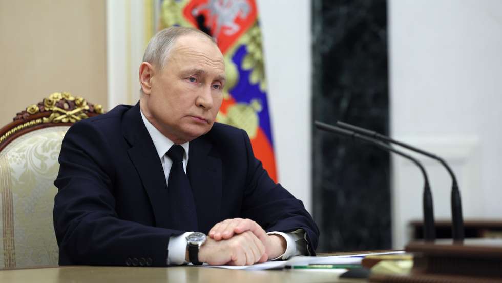 epa10543194 Russian President Vladimir Putin during his meeting with Transport Minister Vitaly Savelyev in Moscow, Russia 25 March 2023.  EPA/GAVRIIL GRIGOROV / SPUTNIK / KREMLIN POOL MANDATORY CREDIT