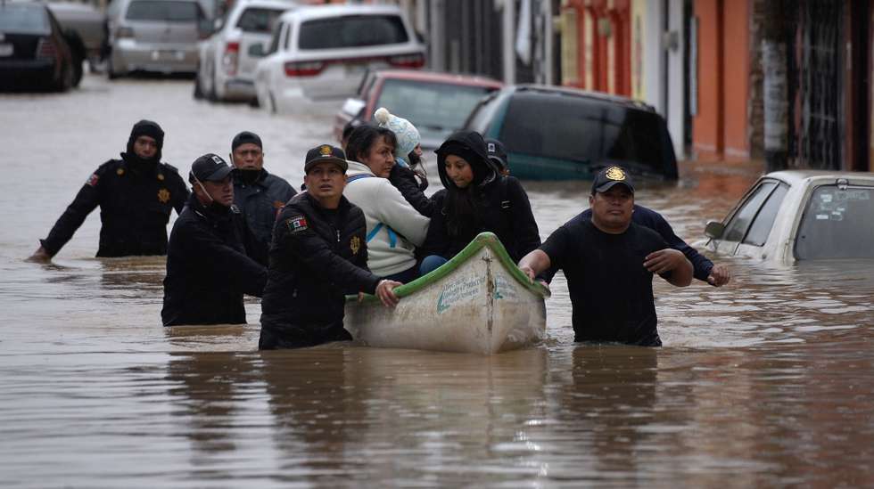 epa08803722 State police evacuate families from the flooded area in the municipality of San Cristobal de las Casas, in the state of Chiapas, Mexico, 06 November 2020. The rains of tropical depression Eta and cold front number 11 have left at least 80,000 affected and 12 deaths as of this Friday in the Mexican southeast, two due to drowning in Tabasco and the rest due to landslides in Chiapas.  EPA/Carlos LÃ³pez