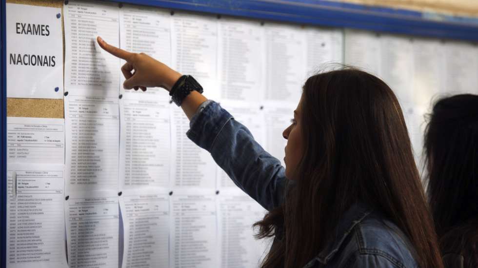 Os dados da Direção-Geral de Ensino Superior mostram que este ano o número de candidatos desceu para valores próximos dos registados em 2018, quando também apenas 49.362 alunos se candidataram na 1.ª fase