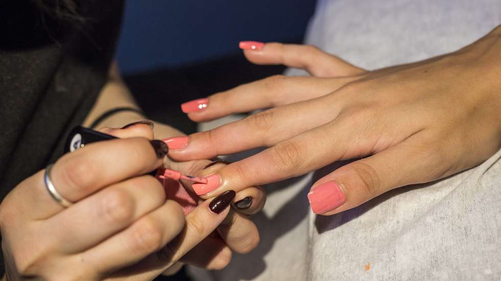 TPO é um ingrediente maioritariamente utilizado em vernizes para acelerar o endurecimento rápido de unhas de gel sob luz ultravioleta (UV)