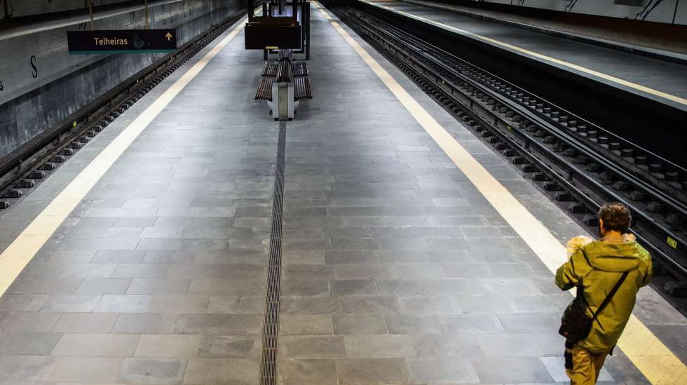 epa08304041 One of the main underground lines stays empty of commuters in Lisbon, Portugal, 18 March 2020. In Portugal, the Directorate-General for Health (DGS) raised the number of confirmed cases of infection from covid-19 to 642 on 18 March, 194 more than the previous day. The number of deaths in the country rose to two.  EPA/ANDRE KOSTERS