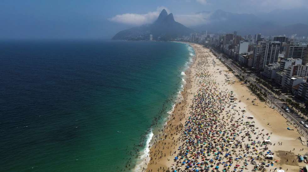 epa08666924 Aerial view of the crowded Ipanema beach in Rio de Janeiro, Brazil, 13 September 2020. Paying less attention to measures to control coronavirus spreading, visitors have crowded Ipanema and Copacabana beaches in Rio de Janeiro.  EPA/Antonio Lacerda