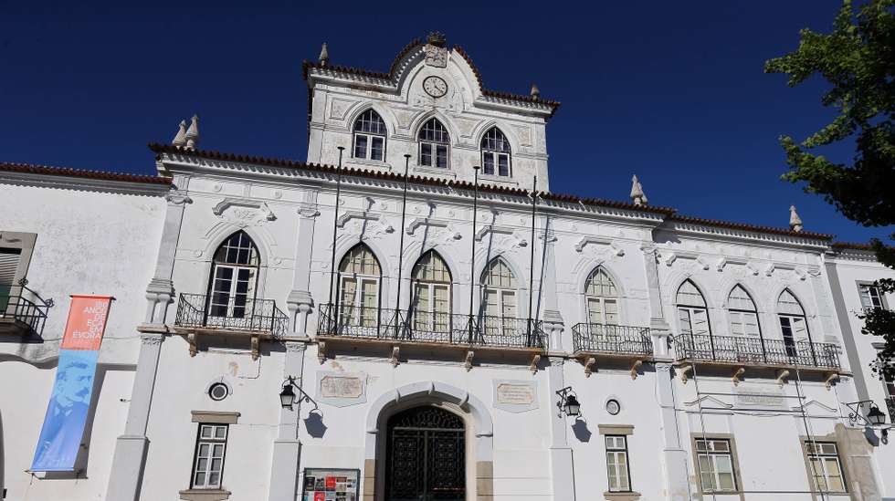 Fachada do edifício da Câmara Municipal de Évora, 28 de dezembro de 2017. NUNO VEIGA/LUSA