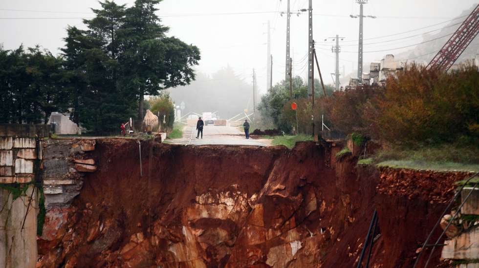 Local onde faz hoje um mês que um aluimento de terras e derrocada de uma estrada provocou quatro vítimas mortais, em Borba, 19 de dezembro de 2018. NUNO VEIGA/LUSA