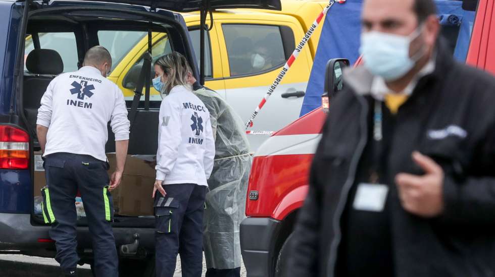 Elements of National Institute of Medical Emergency (INEM) prepares to make the pre-screening of patients who arrive by ambulance at Santa Maria Hospital in Lisbon, Portugal, 29 January 2021. On Thursday evening in declarations to journalists, the president of the board of directors of Northern Lisbon University Hospital Center, announced that from today a pre-screening of patients will be done to try to avoid so many ambulances stopped outside the hospital. TIAGO PETINGA/LUSA