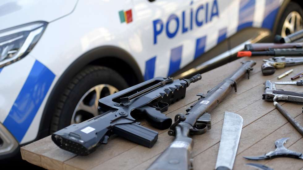Ação de destruição de armas, organizada pela Polícia de Segurança Pública (PSP), através do Departamento de Armas e Explosivos, no âmbito do Dia Internacional de Destruição de Armas, em Folgosa, Maia, 10 de julho de 2020. Nesta ação foram destruídas 17.183 armas. FERNANDO VELUDO/LUSA