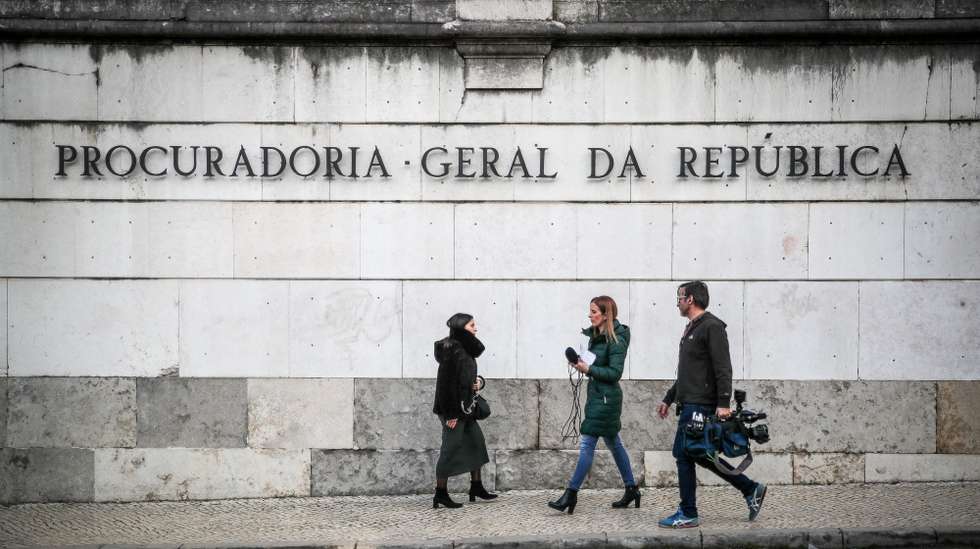 Fachada da Procuradoria-Geral da República onde o procurador-geral de Angola, Hélder Pitta Grós (ausente da fotografia), esteve reunido com a procuradora-geral da República portuguesa, Luícilia Gago (ausente da fotografia), em Lisboa, 23 de janeiro de 2020. Na quarta-feira, o procurador-geral angolano anunciou que a empresária Isabel dos Santos foi constituída arguida por alegada má gestão e desvio de fundos durante a passagem pela petrolífera estatal Sonangol. MÁRIO CRUZ/LUSA