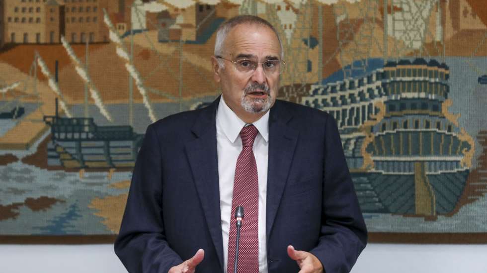 O presidente da Confederação do Comércio e Serviços de Portugal, João Vieira Lopes fala aos jornalistas após a reunião da Concertação Social esta manhã em Lisboa, 20 de outubro de 2021. MIGUEL A. LOPES/LUSA