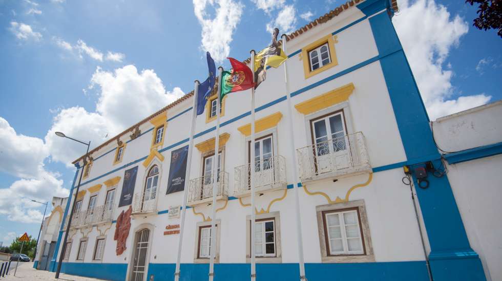 Uma vaga de furtos e assaltos a máquinas de venda automática fizeram aumentar a sensação de insegurança em Grândola, segundo o autarca