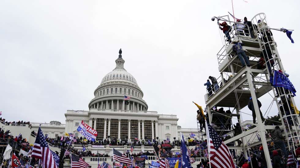 epa08923661 Pro-Trump protesters storm the grounds of the US Capitol, in Washington, DC, USA, 06 January 2021. Various groups of Trump supporters have broken into the US Capitol and rioted as Congress prepares to meet and certify the results of the 2020 US Presidential election.  EPA/WILL OLIVER