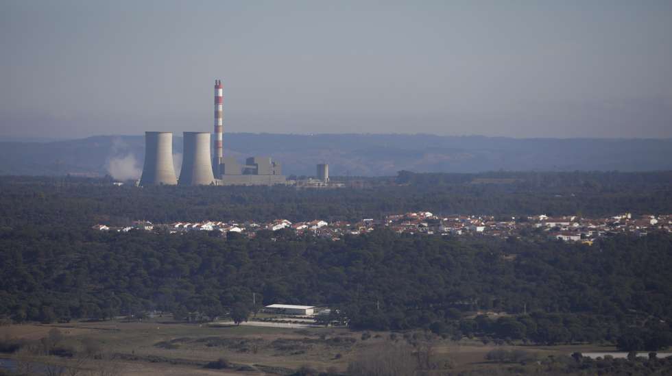 A Central do Pego termina hoje o contrato de produção de energia a partir de carvão, após a apresentação de Medidas para uma Transição Energérica Justa, um programa de apoio e de compensações aos trabalhadores e às regiões afetadas pelo encerramento de unidades de produção energética a partir de combustíveis fosseis, como a Central do Pego em Abrantes que termina oficialmente hoje o contrato de produção de energia, Abrantes, 30 de novembro de 2021. PAULO CUNHA /LUSA