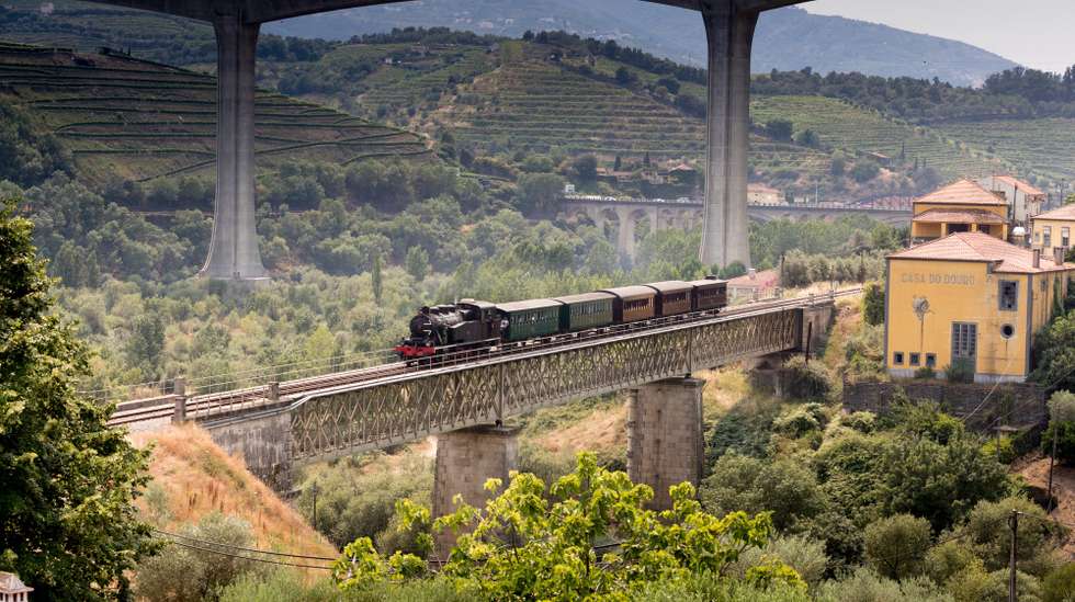 O projeto de eletrificação do troço Marco Canaveses — Peso da Régua vai estender-se entre os quilómetros 60 a 107 da Linha Ferroviária do Douro