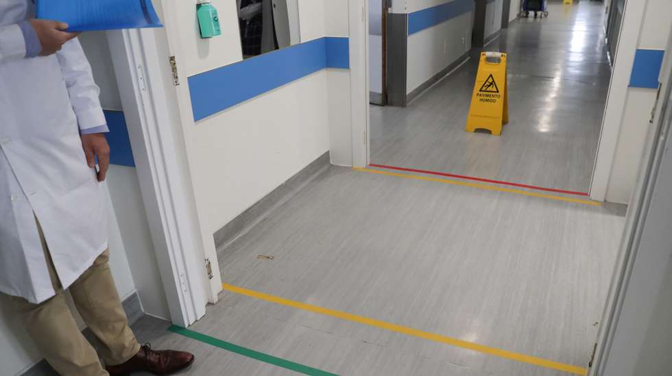 O diretor do serviço de otorrinolaringologia, Leonel Luís, fala à agência Lusa sobre as dificuldades e adaptações durante a pandemia de covid-19 no Hospital de Santa Maria, em Lisboa, 03 de maio de 2022. (ACOMPANHA TEXTO DA LUSA DO DIA 06 DE MAIO DE 2022). TIAGO PETINGA/LUSA