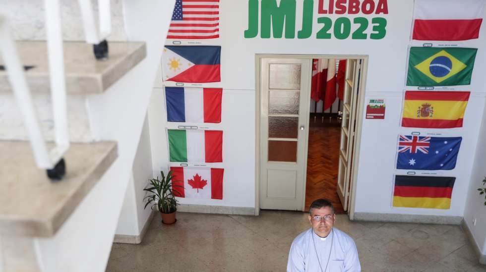 Américo Aguiar, bispo auxiliar de Lisboa e presidente da JMJ Lisboa 2023, não esconde o entusiasmo na sede da organização da Jornada, na antiga Manutenção Militar, no Beato, em Lisboa, 28 de julho de 2022. A um ano exato do início da Jornada Mundial da Juventude Lisboa 2023 (JMJLisboa2023), o bispo responsável pela organização do evento é claro: “É um desígnio nacional” e “vai ser uma experiência inesquecível”. (ACOMPANHA TEXTO DA LUSA DO DIA 01 DE AGOSTO). TIAGO PETINGA/LUSA