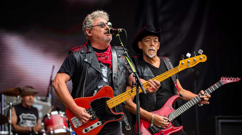 epa10021064 The lead singer and bassist of Portuguese rock band Xutos e Pontapes, Tim (L), and guitarist Joao Cabeleira, perform during the band's concert at the Rock in Rio Lisbon festival, at Parque da Bela Vista, in Lisbon, Portugal, 18 June 2022.  EPA/JOSE SENA GOULAO