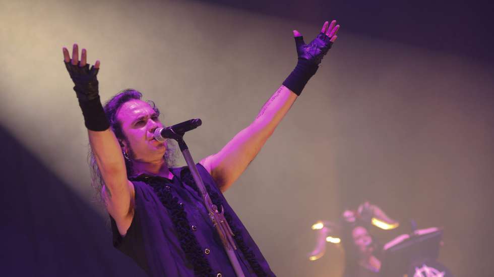 epa05771948 Portuguese gothic metal band Moonspell performs at Campo Pequeno Arena in Lisbon, Portugal, 04 February 2017.  EPA/MIGUEL A.LOPES