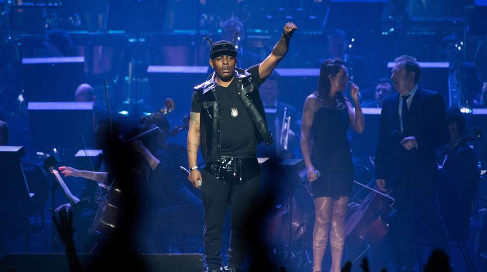 epa10212578 (FILE) - US musician and rapper Coolio performs during the Night of the Proms in Lodz, Poland, 22 March 2014 (reissued 29 September 2022). According to a statement by manager Jarez Posey, US rapper Artis Leon Ivey Jr., known professionally as 'Coolio', died on 28 September 2022 at the age of 59.  EPA/GRZEGORZ MICHALOWSKI POLAND OUT