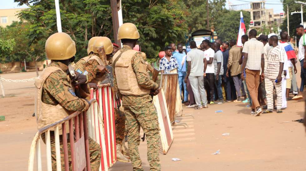 epa10216248 Burkina Faso military close a street in Ouagadougou, Burkina Faso, 30 September 2022. Gunshots have been heard near the presidential palace in Ouagadougou with what some residents claim to be an alleged coup attempt. Access has been blocked by the military to some government buildings including the national assembly and the national broadcaster. In January 2022 the current head of state, Lt-Col Paul-Henri Damiba, ousted President Roch Kabore through a coup. Lieutenant Colonel Paul-Henri Damiba has called for calm.  EPA/ASSANE OUEDRAOGO