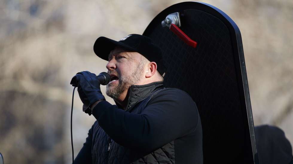 epa10240361 (FILE) - Right-wing media personality Alex Jones of InfoWars delivers remarks to gun-rights supporters gathered for a rally outside the Virginia state capitol in Richmond, Virginia, USA, 20 January 2020 (reissued 13 October 2022). A Connecticut jury on 12 October 2022 said that Alex Jones has to pay 965 million US dollars in damages for claims that the 2012 Sandy Hook massacre was staged by the US government.  EPA/SHAWN THEW *** Local Caption *** 55785260