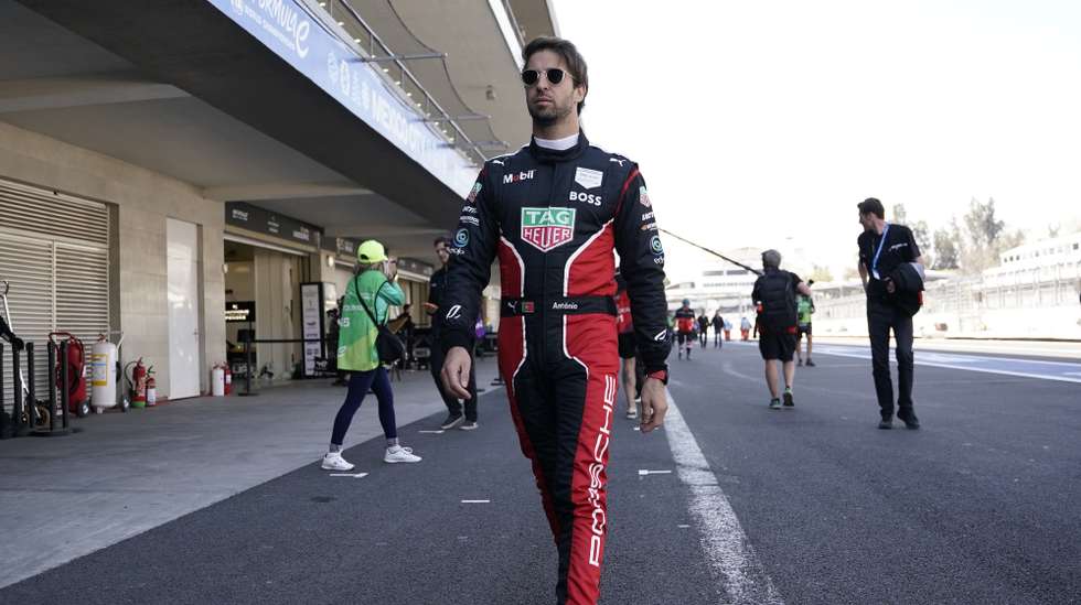epa10405813 Portuguese Antonio Felix da Costa of Tag Heuer Porsche Team prior to the 2023 Mexico City E-Prix, in Mexico City, Mexico, 14 January 2023.  EPA/Luis Licona