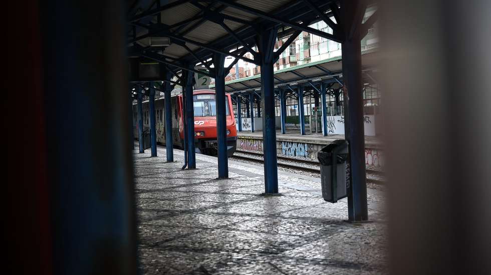 Greve de trabalhadores da CP e das várias empresas da IP - infraestruturas de Portugal, na estação de comboios da Portela de Sintra, em Sintra, 28 de fevereiro de 2023. RODRIGO ANTUNES/LUSA
