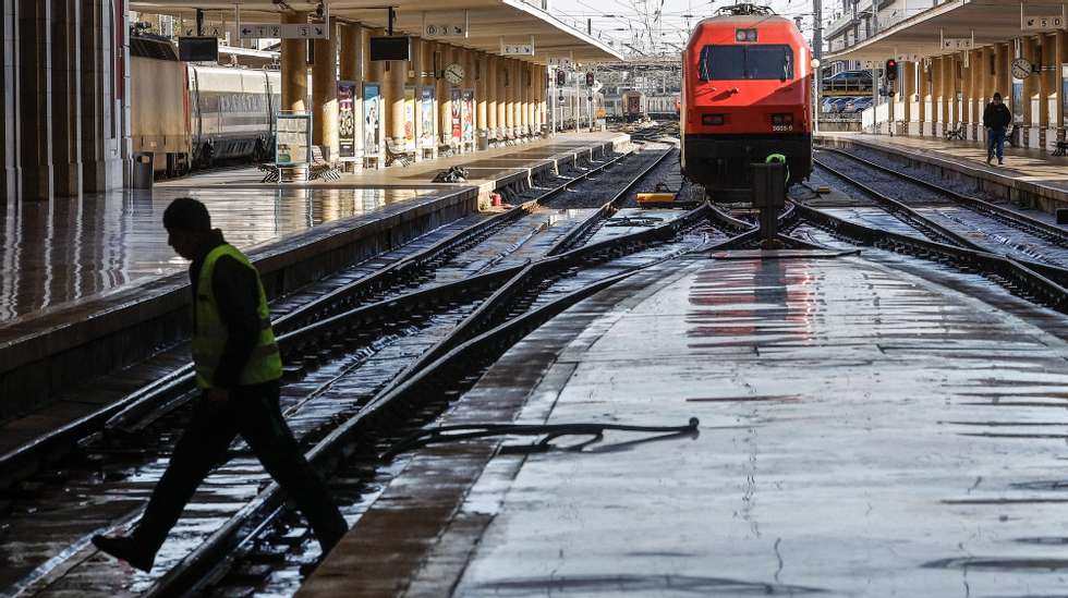 epa10456841 A train at Santa Apolonia Station at the beginning of a strike by train drivers working for CP - Comboios de Portugal, called by the SMAQ union in Lisbon, Portugal, 09 February 2023. The strike is planned to run until 21 February. The workers demand salary increases, career improvements, better working and safety conditions, humanization of service scales, framed meal hours and reduction of rest periods away from headquarters, and the recognition and valorization of the professional and training requirements of train drivers by the new legislative framework.  EPA/ANTONIO PEDRO SANTOS