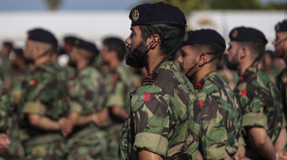 A Força de Fuzileiros, composta por 146 militares da Marinha Portuguesa, regressa da Lituânia, após três meses de missão no quadro das medidas de tranquilização da NATO para o flanco leste da Aliança, cerimónia de receção aos militares portugueses presidida pelo chefe do Estado-Maior da Armada, almirante Henrique Gouveia e Melo (ausente da fotografia), em Figo Maduro, Lisboa, 29 de agosto de 2022. MIGUEL A. LOPES/LUSA