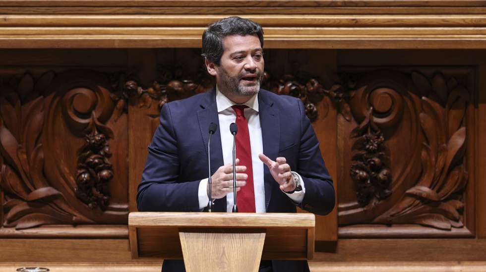 O presidente e deputado do Chega, André Ventura, intervém no debate parlamentar requerido pelo PSD sobre "Habitação", esta tarde na Assembleia da República, em Lisboa, 15 de março de 2023. MIGUEL A. LOPES/LUSA