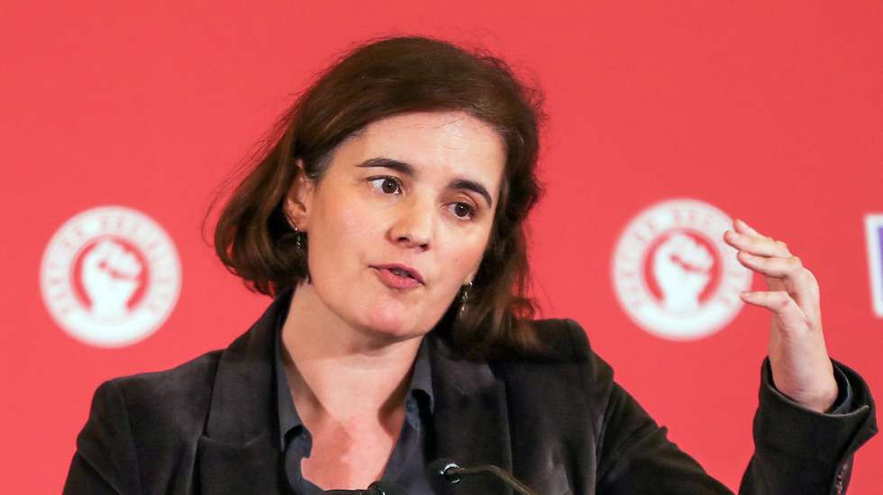 A ministra de Estado e da Presidência, Mariana Vieira da Silva, discursa durante a sessão de abertura das Jornadas Parlamentares do Partido Socialista, Tomar, 27 de março de 2023. PAULO CUNHA/LUSA