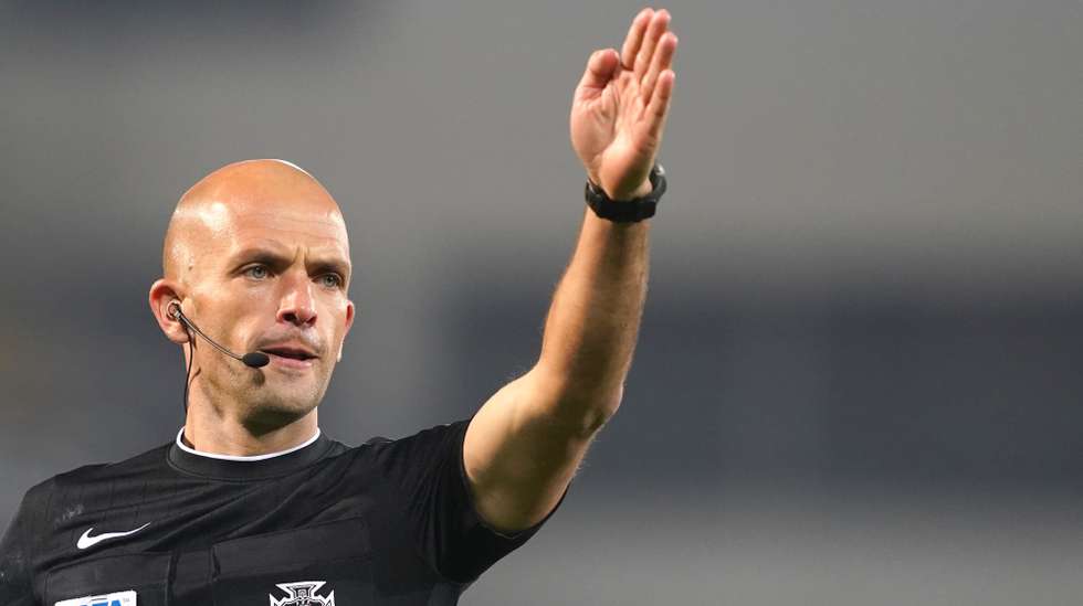 Referee Luis Godinho in action during their Portuguese First League soccer match between Vitoria Guimares and FC Porto held at D. Afonso Henriques Stadium in Guimaraes, Portugal 21 January 2023. HUGO DELGADO/LUSA