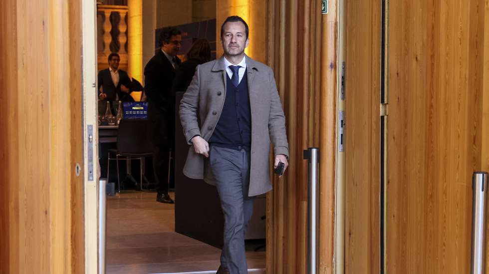 Frederico Varandas, presidente do Sporting, à saída no final da X Cimeira de Presidentes, promovida pela pela Liga Portuguesa de Futebol Profissional (LPFP), no Convento de São Francisco, em Coimbra, 28 de fevereiro de 2023. PAULO NOVAIS/LUSA