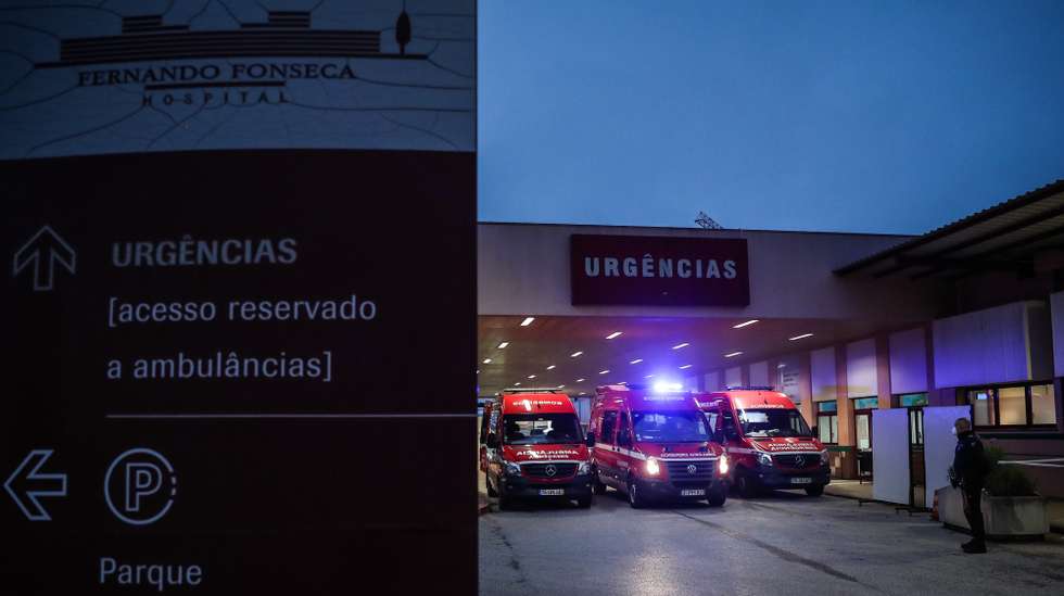 Ambulances are transporting covid-19 pacients from Amadora Sintra Hospital to Luz Hospital in Lisbon, due to the rising of hospitalizations, Amadora, Portugal, 27th January 2021. The Amadora-Sintra Hospital, in the Lisbon district, is moving a team of doctors, nurses and auxiliaries to accompany the 19 patients who are being transferred to the infirmary that will open at Hospital da Luz in Lisbon. MARIO CRUZ/LUSA