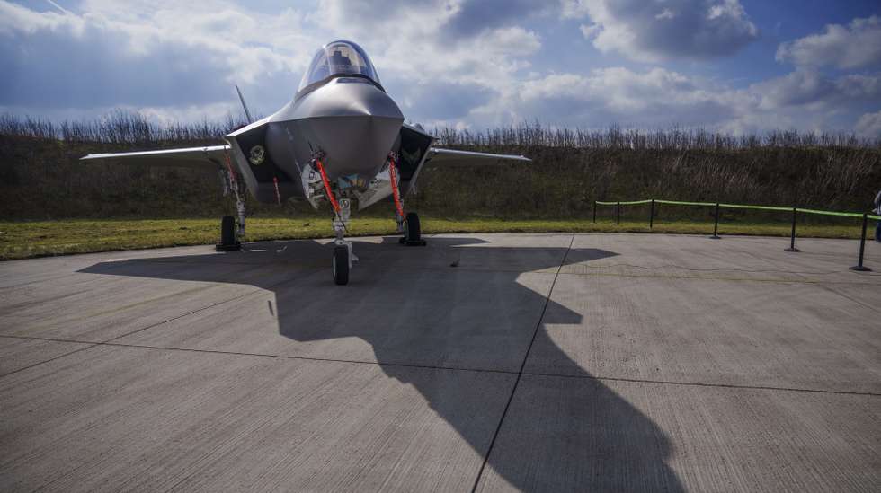 epa10513613 A USAF in Europe F-35A Lightning II fighter jet is parked on the tarmac on the occasion of a visit of five USAF in Europe F-35 fighter jets of the 48th Fighter Wing based at the RAF base Lakenheath in the UK, at the Danish Fighter Wing Airbase Skrydstrup, in Jutland, Denmark, 10 March 2023. The visit is part of preparations for the arrival of F-35 'Lightning' fighter jets for the Danish Air Force scheduled for autumn 2023.  EPA/Bo Amstrup DENMARK OUT