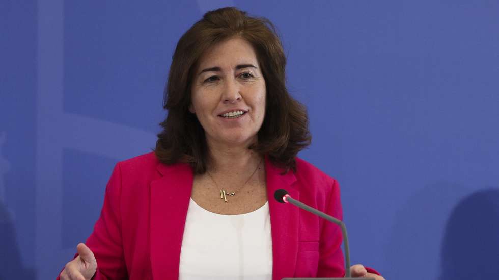 A ministra do Trabalho, da Solidariedade e da Segurança Social, Ana Mendes Godinho, durante a conferência de imprensa para apresentação das novas medidas do Governo para mitigar o aumento do custo de vida, no Ministério das Finanças, em Lisboa, 24 de março de 2023. ANTÓNIO COTRIM/LUSA