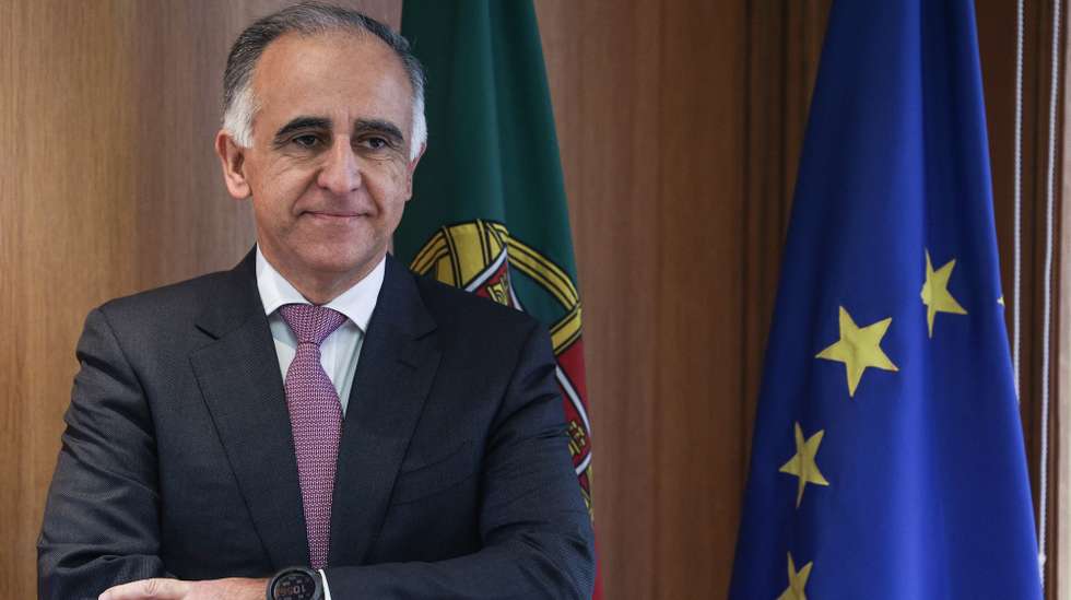 O presidente da Comissão do Mercado de Valores Mobiliários (CMVM), Luís Laginha de Sousa, à chegada para a apresentação dos objetivos definidos para a atuação da CMVM em 2023, na sede em Lisboa, 15 de fevereiro de 2023. TIAGO PETINGA/LUSA