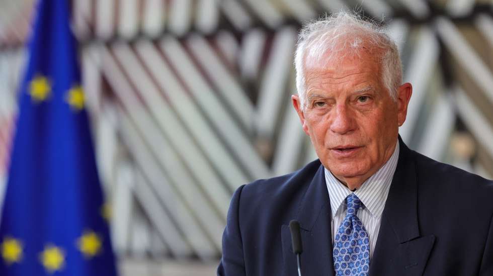 epa10557843 European Union High Representative for Foreign Affairs and Security Policy Josep Borrell speaks to the press ahead of a EU-US Energy Council Ministerial Meeting in Brussels, Belgium, 04 April 2023. US Secretary of State Antony Blinken will take part in a two-day NATO foreign ministers council.  EPA/OLIVIER MATTHYS / POOL