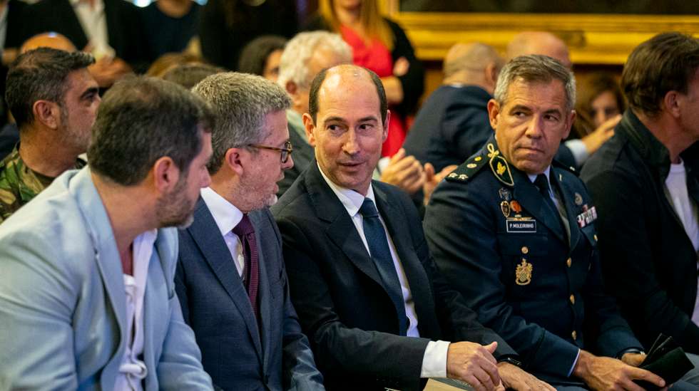 A vereação bloquista pretende, por isso, saber se Carlos Moedas considera "adequada, numa empresa municipal, a emissão de uma comunicação institucional que distingue trabalhadores que exerceram o direito constitucional à greve de trabalhadores que não o fizeram"