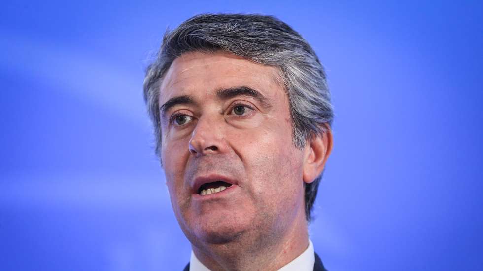O ministro da Administração Interna, José Luis Carneiro, participa na conferência de imprensa no final da reunião do Conselho de Ministros, em Lisboa, 25 de maio de 2023. RODRIGO ANTUNES/LUSA