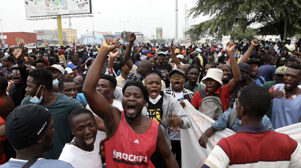 Luanda. Polícia dispersa marcha contra preços – Observador