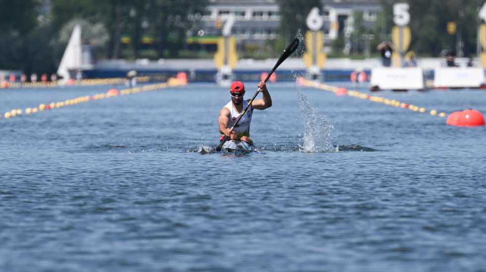 epa10661128 Fernando Pimenta of Portugal competes in the Men's K1 500 final race at the ICF Canoe Kayak Sprint World Cup event in Poznan, Poland, 28 May 2023.  EPA/Jakub Kaczmarczyk POLAND OUT