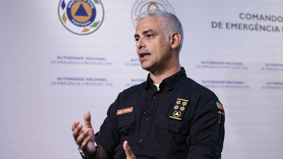 O comandante nacional de emergência e proteção civil, André Fernandes, durante uma entrevista na sede da Autoridade Nacional de Emergência e Proteção Civil (ANEPC) em Carnaxide, 20 de julho de 2023. (ACOMPANHA TEXTO DE 21 DE JULHO DE 2023) MIGUEL A. LOPES/LUSA