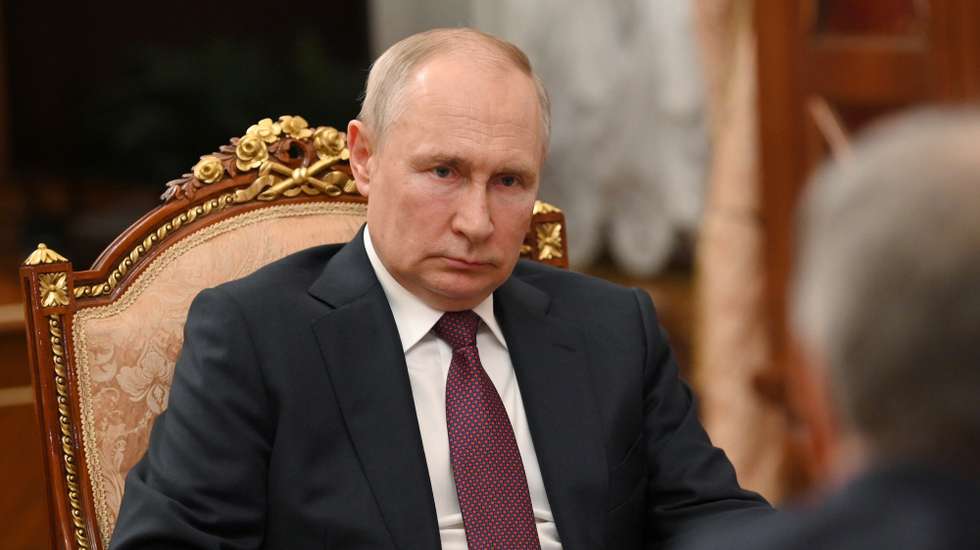epa10778789 Russian President Vladimir Putin (L) attends a meeting with Russian State Duma Chairman Vyacheslav Volodin at the Kremlin in Moscow, Russia, 31 July 2023.  EPA/ALEXANDER KAZAKOV / SPUTNIK / KREMLIN POOL