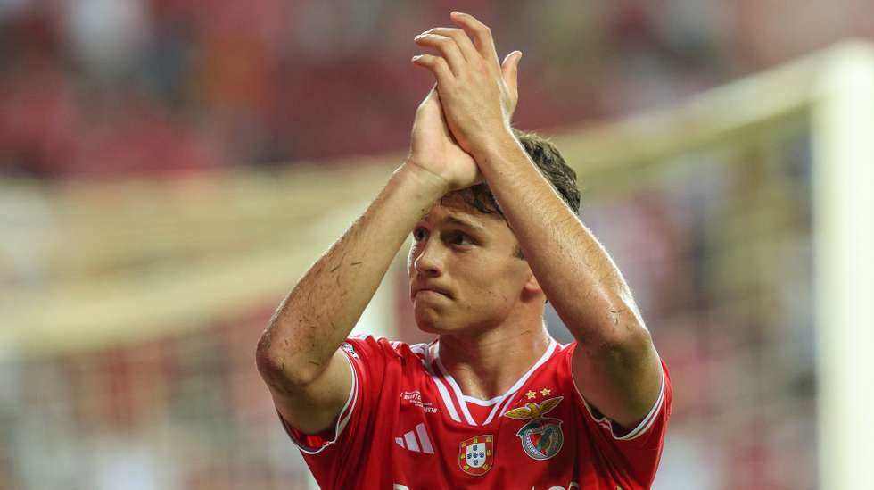 João Neves conquistou esta semana o segundo título pelos seniores do Benfica, juntando a Supertaça ao Campeonato