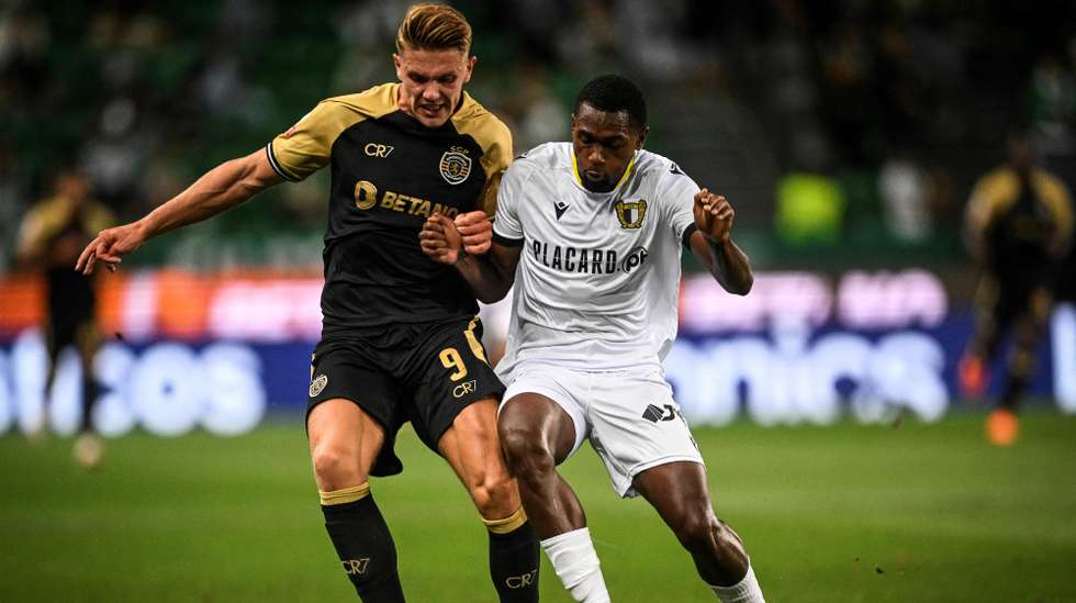 Otávio travou um duelo mais aceso com Gyökeres no Sporting-Famalicão, que terminou com a vitória dos leões pela margem mínima com golo de Paulinho